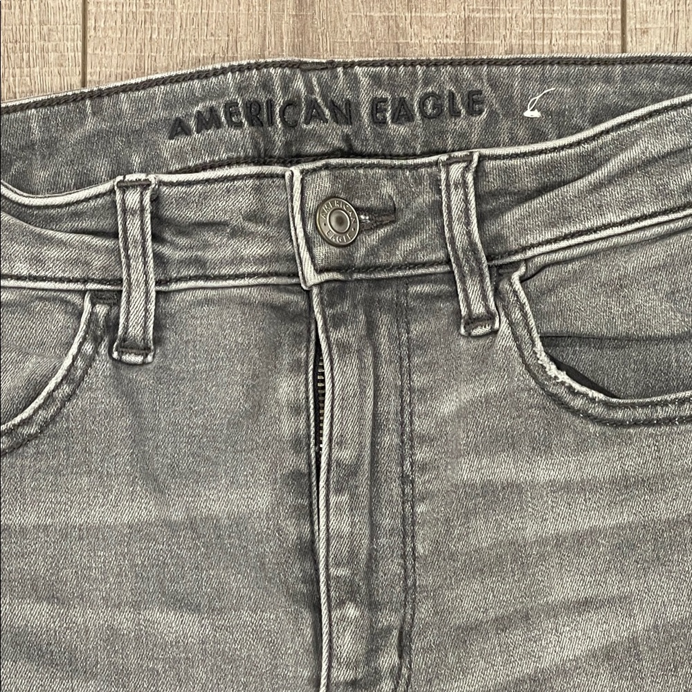 American Eagle Next Level Stretch  Distressed High Rise GrayJeans Size 6 - Picture 6 of 8